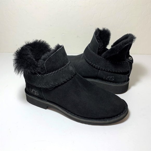 NEW UGG WOMEN'S MCKAY‎ ANKLE SUEDE SHEARLING LINED BOOTS BOOTIES BLACK - Picture 2 of 9